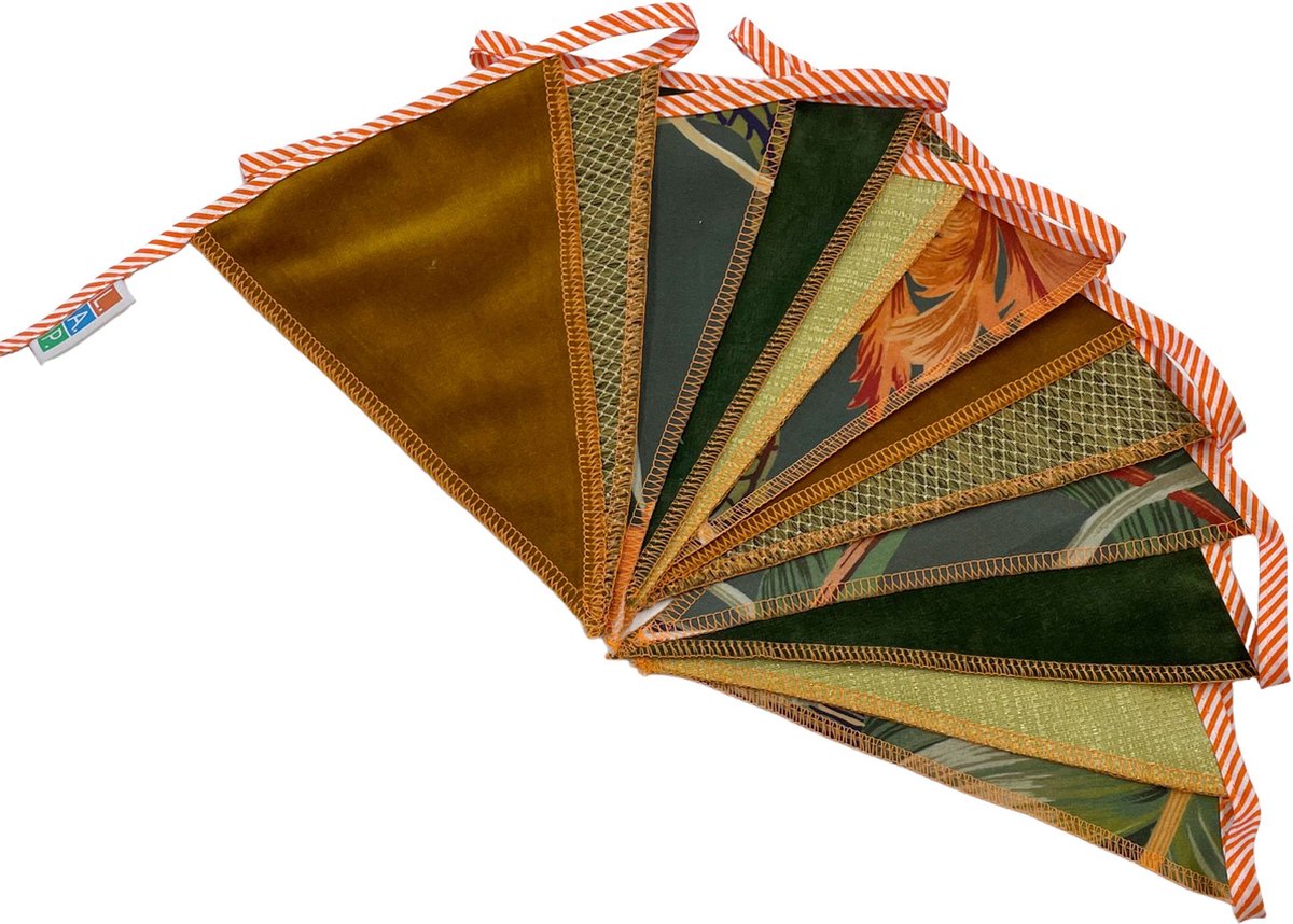 Vlaggenlijn Jungle | 300 cm | stoffen vlaggetjes | duurzaam & handgemaakt | groentinten oker jungleprint